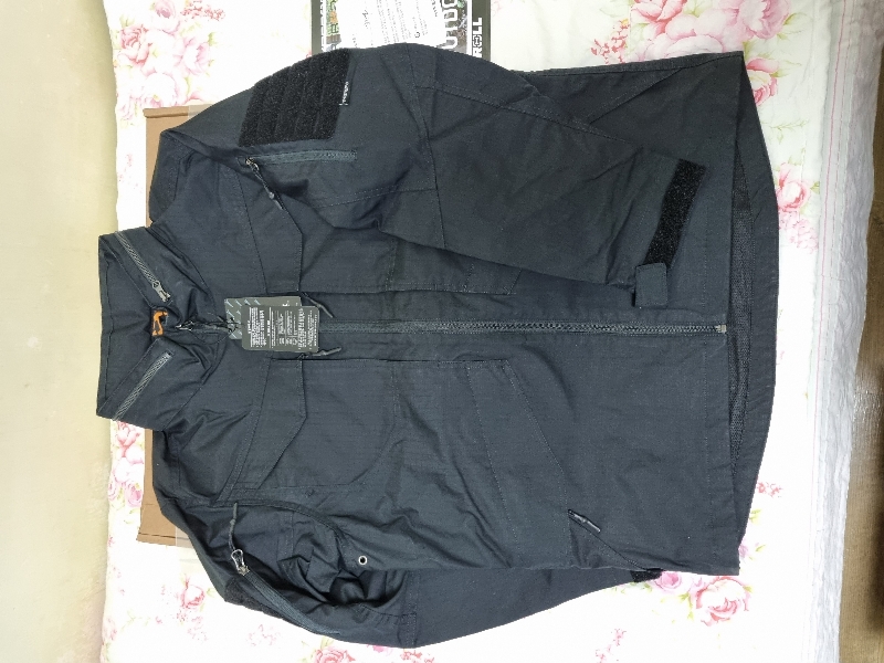 가볍고, 기능성도 좋고, 디자인도 좋네요.