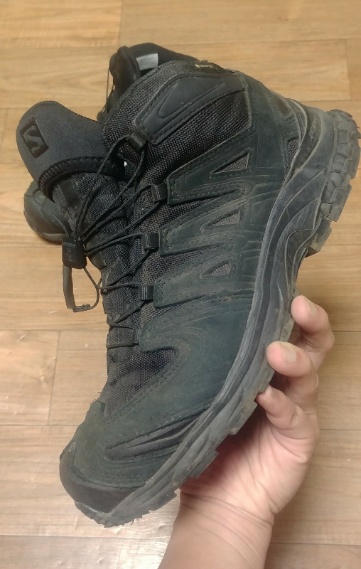 22년 5월에 제주도 올레길 걸을때 잘 신었습니다