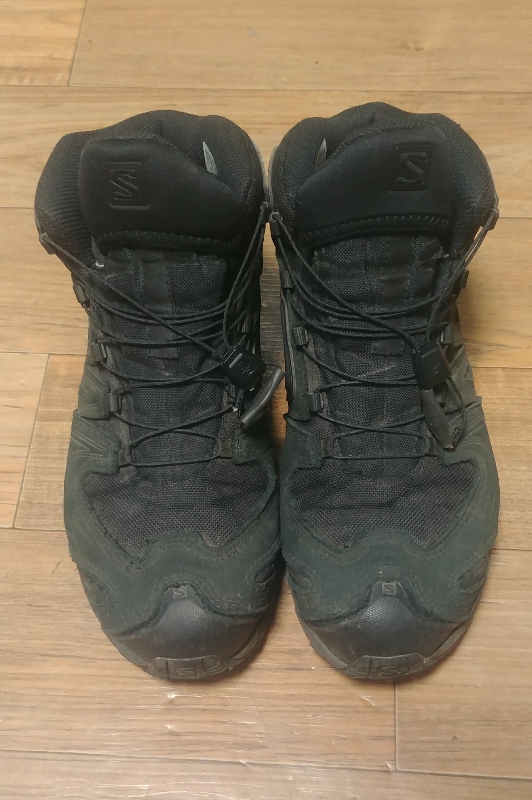 22년 5월에 제주도 올레길 걸을때 잘 신었습니다