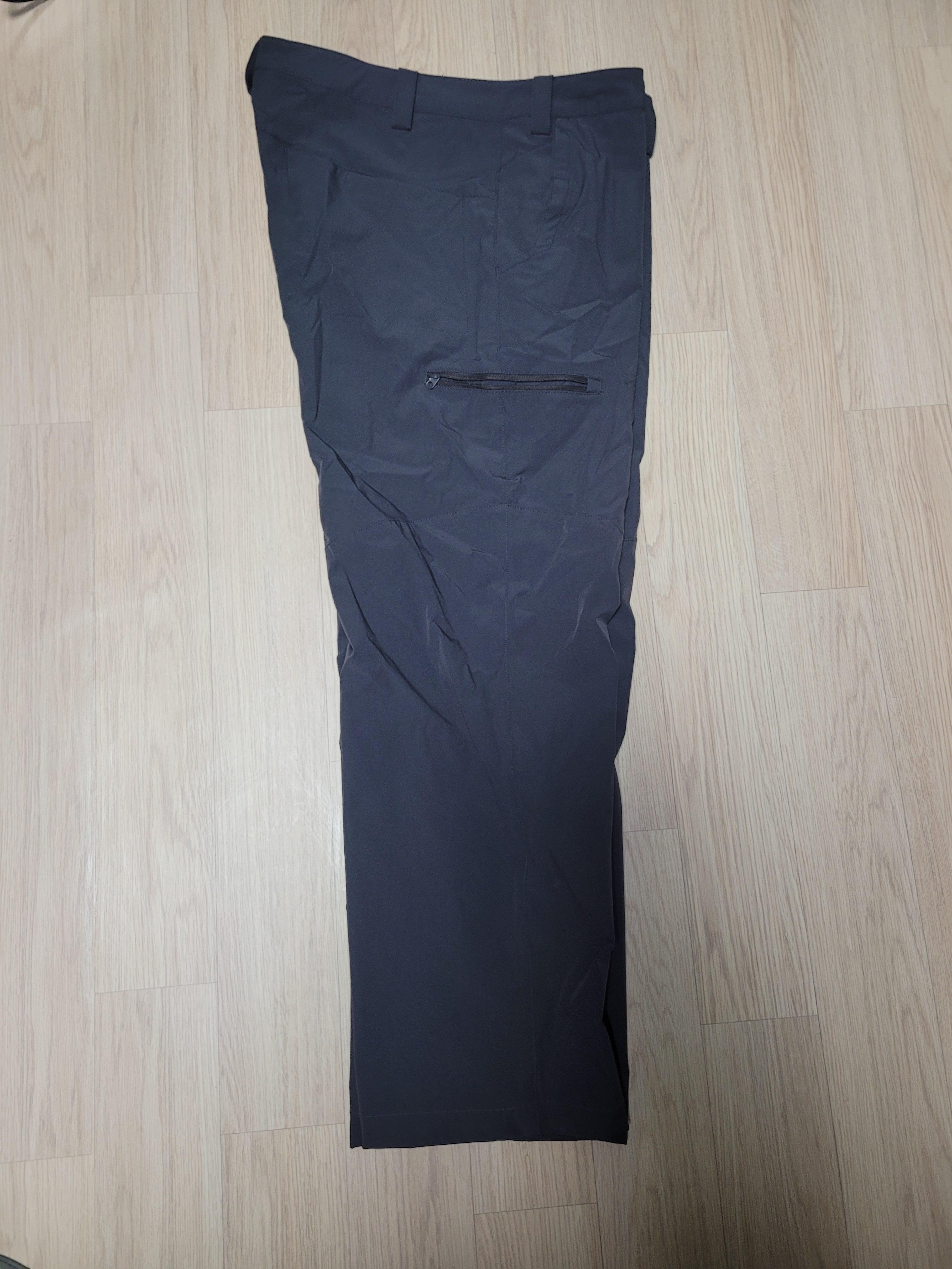 디자인 좋고 편해서 두벌이나 구매했습니다.