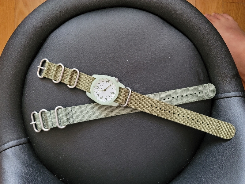 부담없이 사용하기 좋은 시계