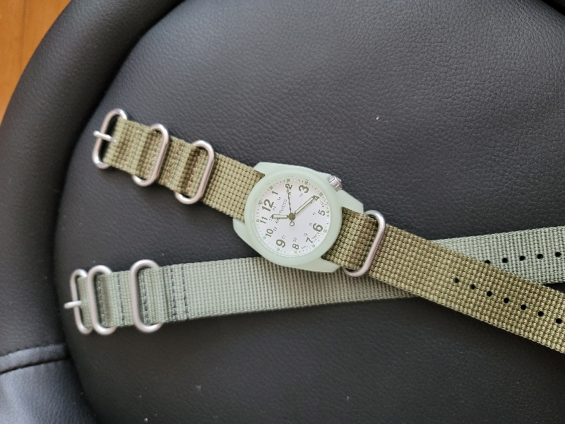 부담없이 사용하기 좋은 시계