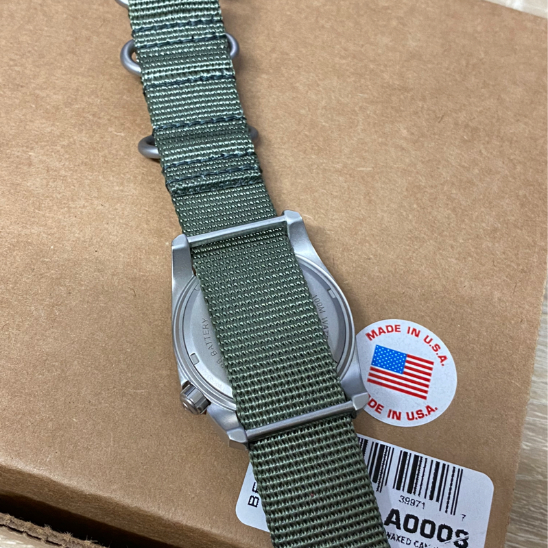 클래식한 느낌의 밀리터리 시계