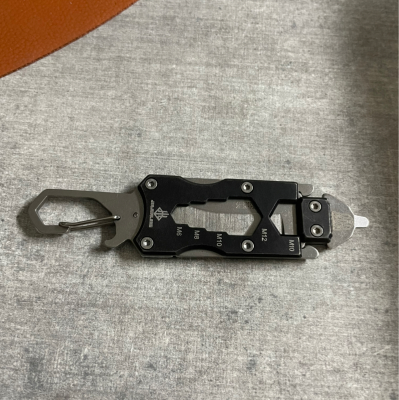 칼 날카롭고 좋습니다. 좋은 가격에 잘 구매했습니다.