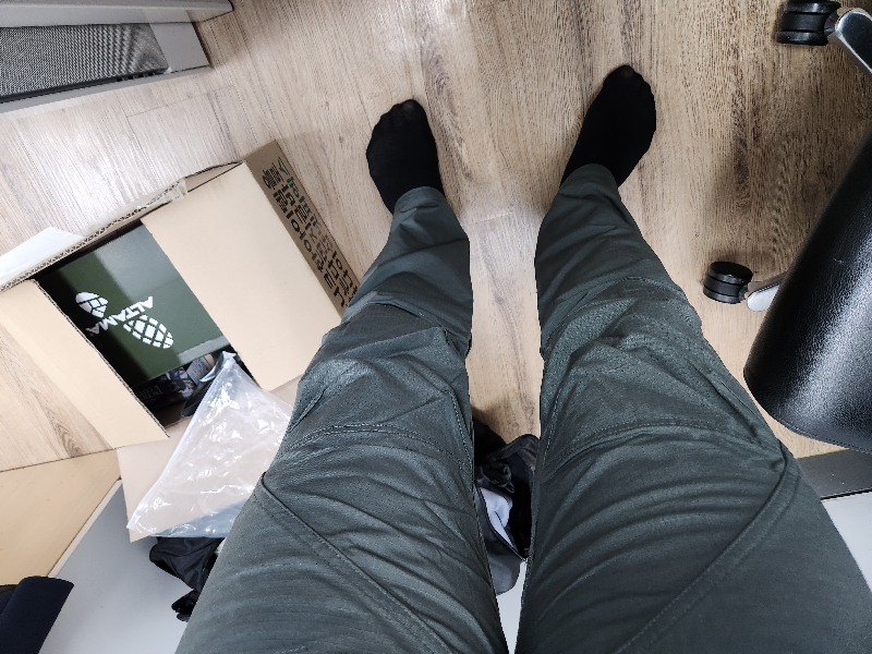 블랙 색상 잘입고있어서