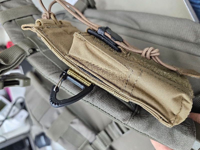 멜빵과 휴대폰케이스 연결에 제격입니다.