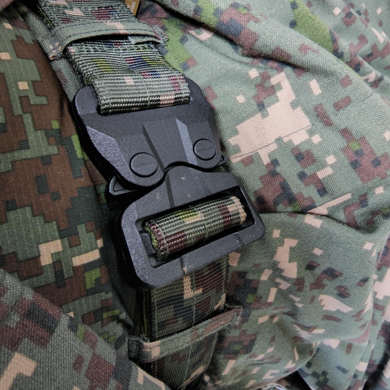 예상한 것 보다는 두껍지만