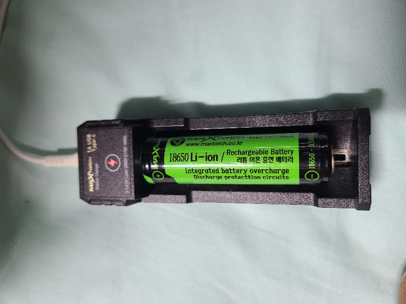 잘충전하고 잘쓰고있습니다