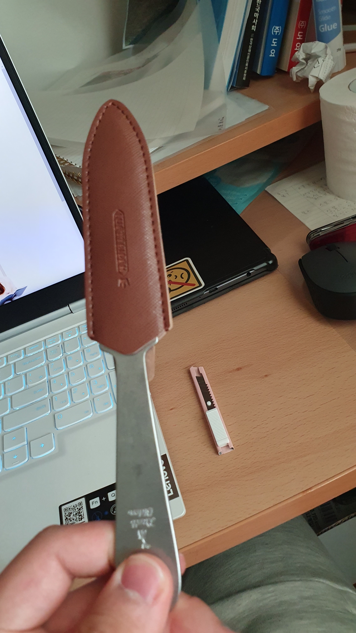 생각보다 날카로워요