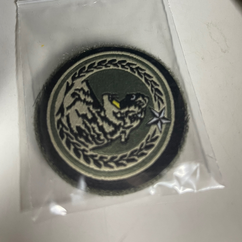 옛날 추억 생각나서 사봤습니다.