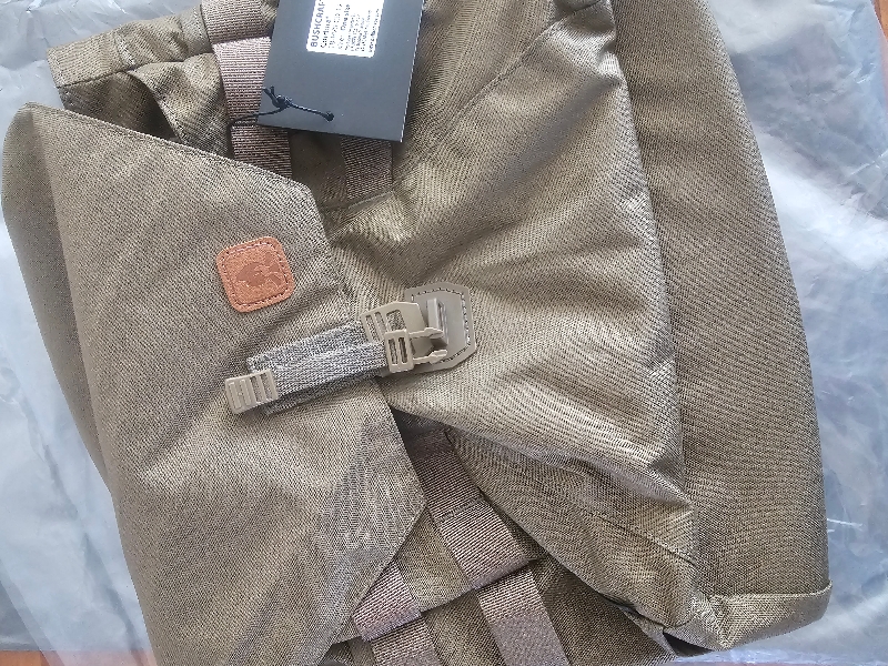 실용적인 수납 공간을 가진 가방