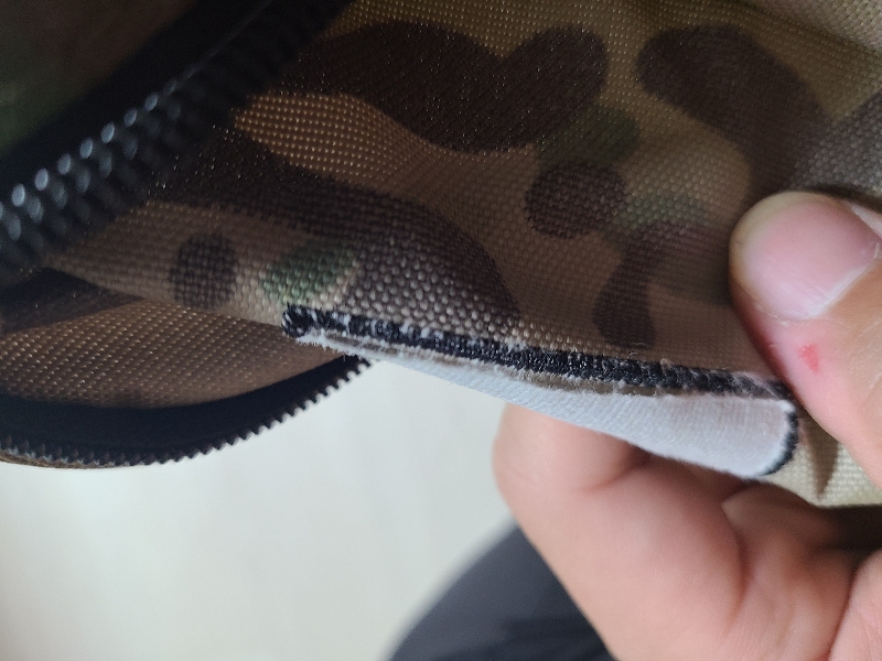 파우치상태 엉망입니다