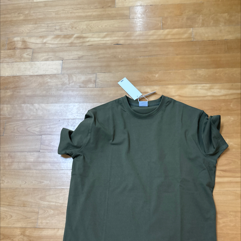 몸이 좋은 사람이 입지 않으면 어쫍이..