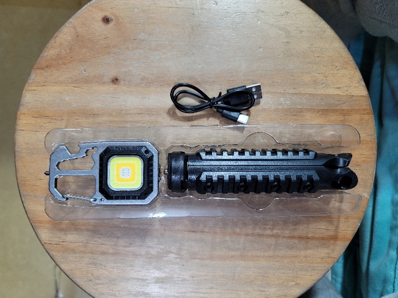 택티컬 키체인 라이트 잘 받았습니다.