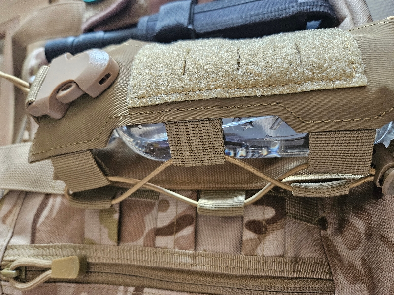 물통을 편안히 수납가능합니다