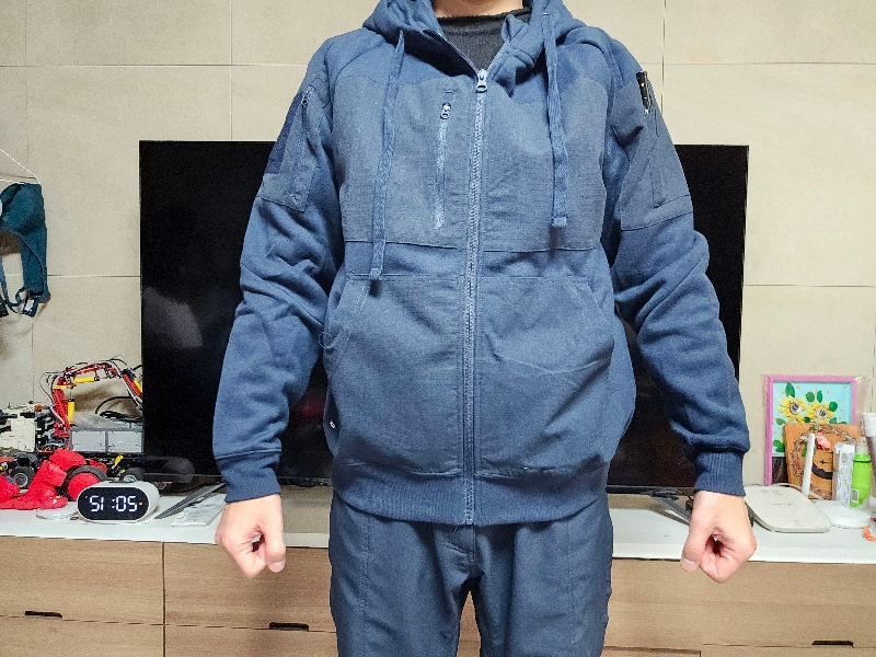 후드집업이 아니라 자켓 이다