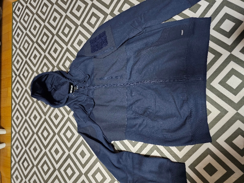 후드집업이 아니라 자켓 이다