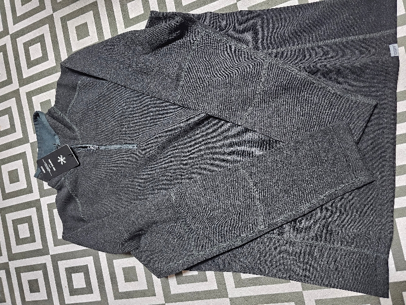 아시안핏이라 이쁘게 입을수 있어 선택