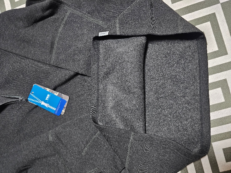 아시안핏이라 이쁘게 입을수 있어 선택