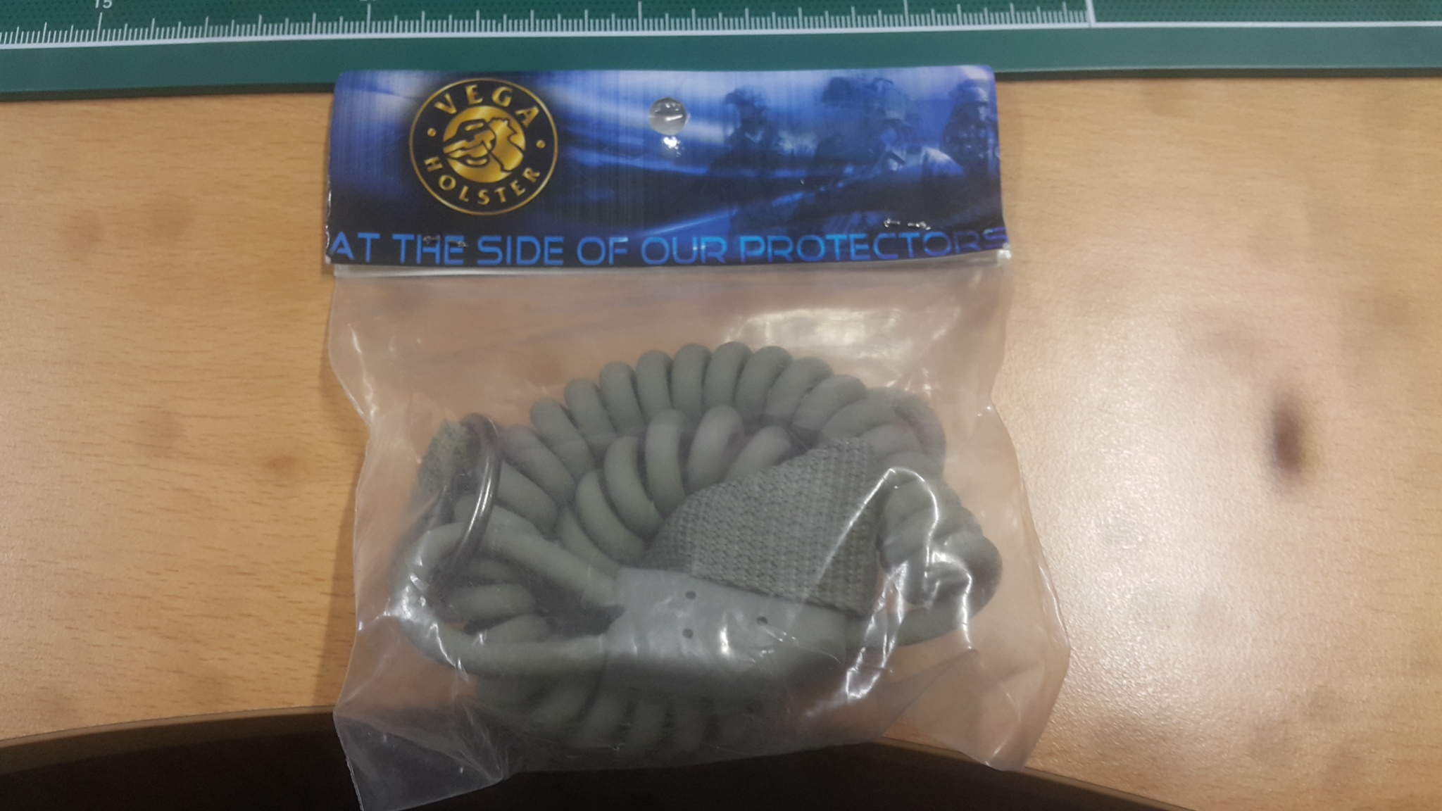 베가 랜야드 코일 가방에 장착해봤습니다.