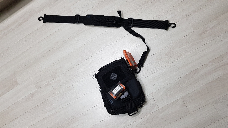 헤저드4 토토 미니 메신져  백(블랙)