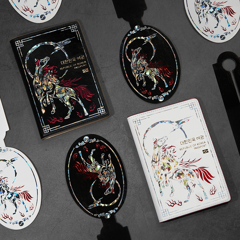 한소품(Hansopum) 한소품 자개 여권케이스 <붉은말>