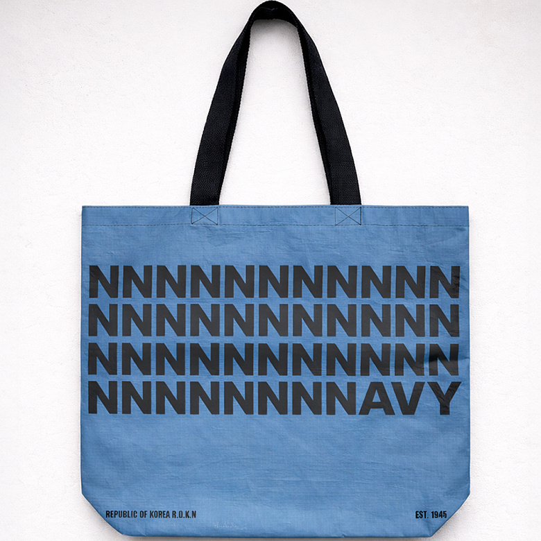 군화와고무신(gunhwawa gomusin) 군화와고무신 해군 NAVY 리유저블백