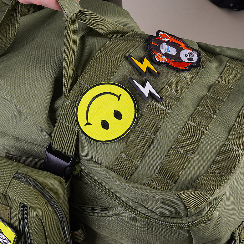 군화와고무신(gunhwawa gomusin) 군화와고무신 원형 스마일 자수 패치 DE013