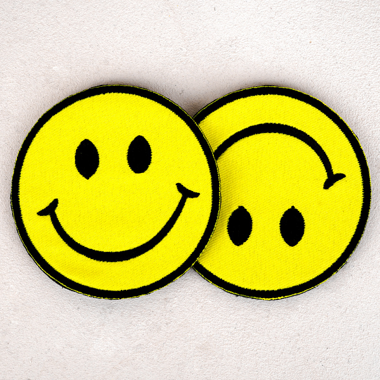 군화와고무신(gunhwawa gomusin) 군화와고무신 원형 스마일 자수 패치 DE013