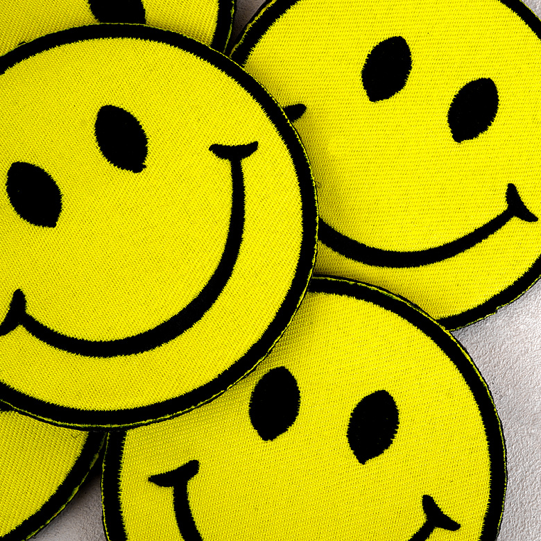 군화와고무신(gunhwawa gomusin) 군화와고무신 원형 스마일 자수 패치 DE013