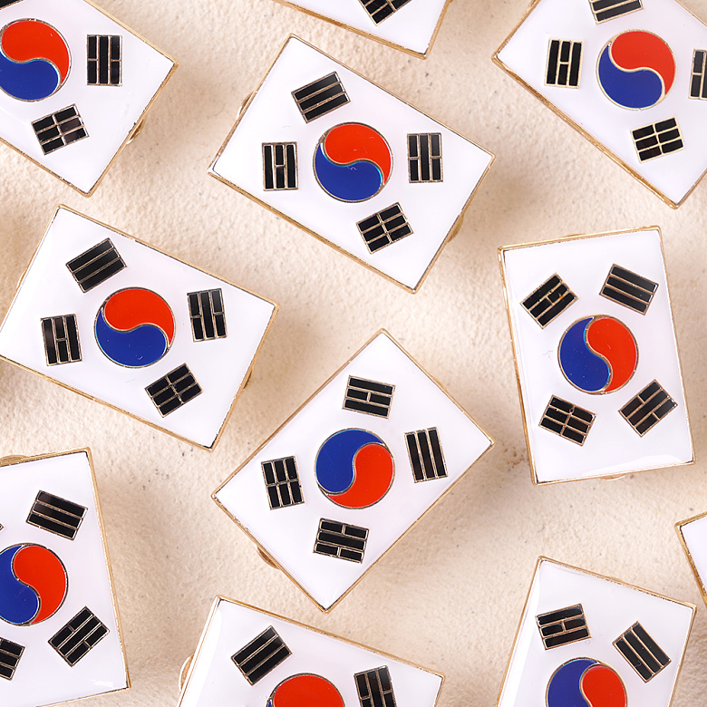 군화와고무신(gunhwawa gomusin) 군화와고무신 군인 정복용 태극기 배지 BG026