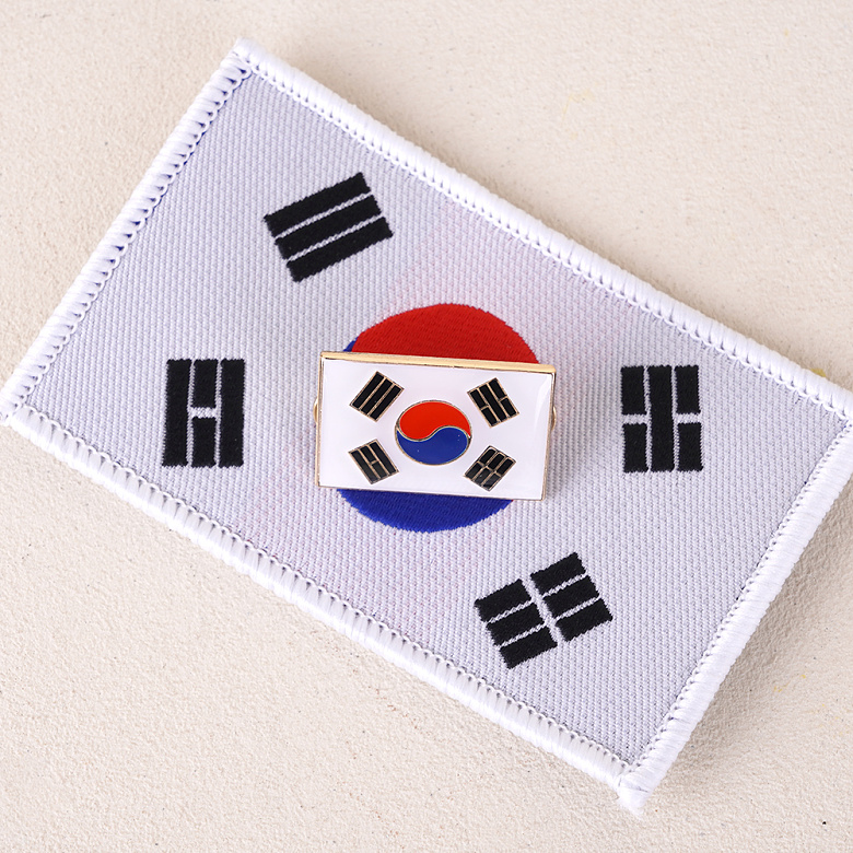 군화와고무신(gunhwawa gomusin) 군화와고무신 군인 정복용 태극기 배지 BG026